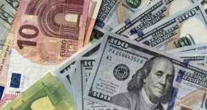 Курс валют в Україні 21 лютого зміниться: скільки коштують долар і євро сьогодні Курс-валют-в-Україні-21-лютого-зміниться:-скільки-коштують-долар-і-євро-сьогодні