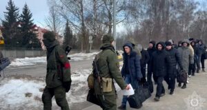 Масовий призов до армії в Білорусі: жінки в паніці через відсутність зв’язку з чоловіками Masowy pobór na Białorusi. Kobiety w panice. “Telefon męża jest wyłączony”