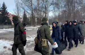 Масовий призов до армії в Білорусі: жінки в паніці через відсутність зв’язку з чоловіками Masowy pobór na Białorusi. Kobiety w panice. “Telefon męża jest wyłączony”