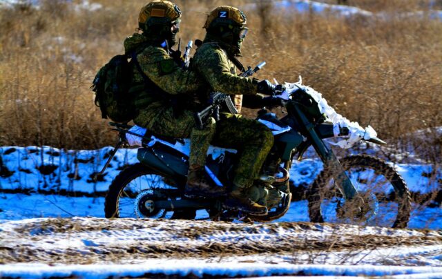 Військові дії в Мирнограді: російські війська продовжують наступ РФ хоче взяти Мирноград у “кліщі”: яку тактику застосовують окупанти (відео)
