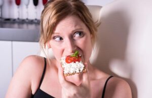 Чому постійно тягне на перекуси: дієтологи назвали 5 основних причин Чому-постійно-тягне-на-перекуси:-дієтологи-назвали-5-основних-причин