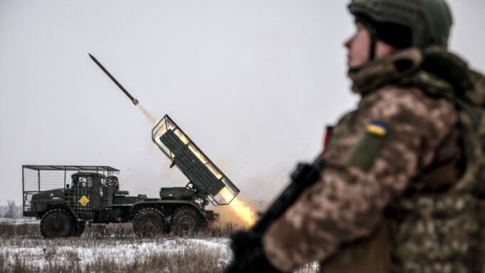 Переговори між Україною та Росією: експерти вказують на відсутність прогресу Тиск-на-Москву-чи-поступки-Києва.-Де-аналітики-бачать-шанс-на-мир?