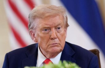 Трамп оголошує про підвищення тарифів після рішення Верховного суду США Трамп оголосив про нове підвищення тарифів для країн світу: як сильно вони зросли