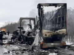 На Кіровоградщині вантажівка зіткнулася з двоповерховим автобусом: загинули двоє водіїв На Кіровоградщині вантажівка зіткнулася з двоповерховим автобусом: загинули двоє водіїв