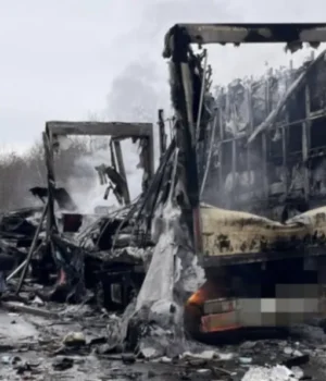 opera_znimok_2026_02_21_202803_www_rbc_ua.webp На Кіровоградщині вантажівка зіткнулася з двоповерховим автобусом: загинули двоє водіїв