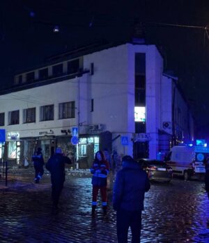 У-центрі-Львова-пролунали-потужні-вибухи,-є-загиблі-та-постраждалі-поліцейські