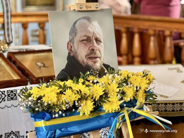 Прощання з Захисником України Артемом Габером у Нововолинську Нововолинська-громада-попрощалася-з-Героєм-Артемом-Габером