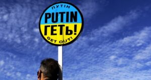 ЄС формулює вимоги до Росії та підтримує Україну на шляху до членства Радіо-Свобода-weekly:-В-ЄС-хочуть,-щоб-Росія-вивела-війська-з-усіх-країн-сусідів-і-сплатила.