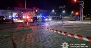 Новий теракт? У Миколаєві внаслідок вибуху постраждали поліцейські, двоє – у важкому стані Новий-теракт?-У-Миколаєві-внаслідок-вибуху-постраждали-поліцейські,-двоє-–-у-важкому-стані