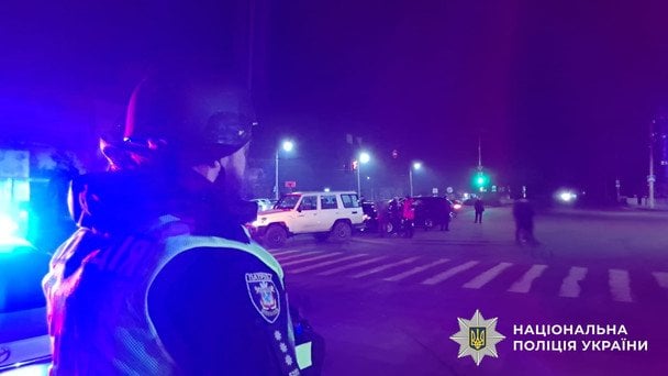 У Миколаєві стався вибух на АЗС: поранено сімох поліцейських У Миколаєві-стався-вибух-на АЗС:-поранено-сімох-поліцейських