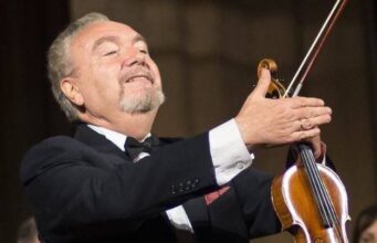 Помер Почесний громадянин Луцька, керівник оркестру «Кантабіле» Товій Рівець Помер-Почесний-громадянин-Луцька,-керівник-оркестру-«Кантабіле»-Товій-Рівець