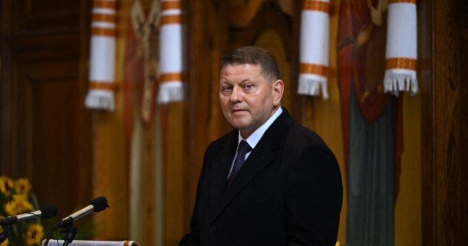 Генерал Залужний уникає чіткої відповіді щодо участі у виборах президента України “To nie powinno się zdarzać. To tabu”. Główny rywal Zełenskiego z krytyką