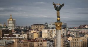 П’ятий рік війни в Україні: виклики та перспективи Україна-вступає-у-5-й-рік-великої-війни:-бої,-повітряні-атаки,-переговори