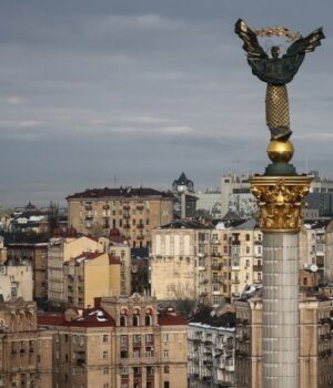 Україна-вступає-у-5-й-рік-великої-війни:-бої,-повітряні-атаки,-переговори