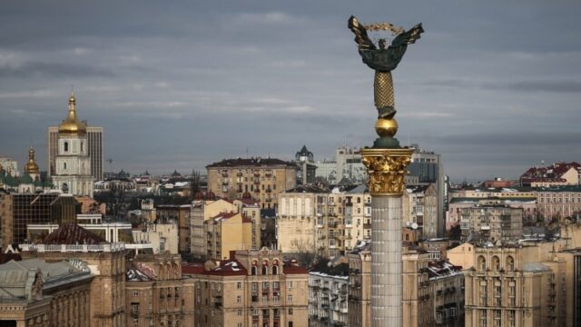 П’ятий рік війни в Україні: виклики та перспективи Україна-вступає-у-5-й-рік-великої-війни:-бої,-повітряні-атаки,-переговори