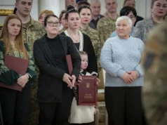 Зеленський передав орден «Золота Зірка» рідним загиблого Героя України Кирила Зіброва Зеленський передав орден «Золота Зірка» рідним загиблого Героя України Кирила Зіброва