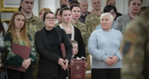 Зеленський передав орден «Золота Зірка» рідним загиблого Героя України Кирила Зіброва Зеленський передав орден «Золота Зірка» рідним загиблого Героя України Кирила Зіброва