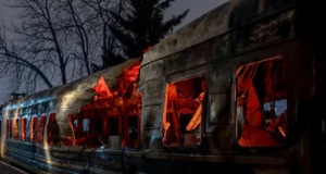 «Укрзалізниця» представила міжнародним делегаціям арт-об’єкт зі знищеного вагона «Укрзалізниця» представила міжнародним делегаціям арт-об’єкт зі знищеного вагона