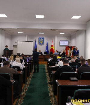 Луцька-міська-рада-чекає-коштів-від-держави-для-підняття-зарплати-освітянам