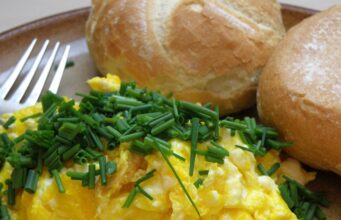 У чому секрет пухкої яєчні: кухарі назвали 11 добавок для ідеальної текстури У-чому-секрет-пухкої-яєчні:-кухарі-назвали-11-добавок-для-ідеальної-текстури