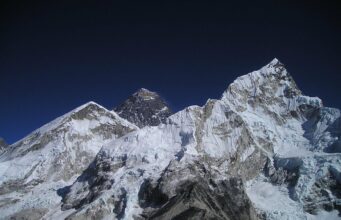 Чому на вершині Евересту знаходять морські скам’янілості: відповідь на подив проста Чому-на-вершині-Евересту-знаходять-морські-скам’янілості:-відповідь-на-подив-проста