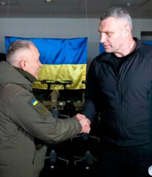 FPV-дрони та важкі бомбери: Кличко передав 112 бригаді ТрО велику партію допомоги від Києва