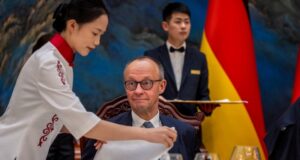 Німецький канцлер Мерц відвідав Китай: торговельні відносини та питання миру в Україні Канцлер-Мерц-у-Пекіні.-Сі-дратують-численні-прохання-Європи-вплинути-на-Путіна?