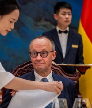 Канцлер-Мерц-у-Пекіні.-Сі-дратують-численні-прохання-Європи-вплинути-на-Путіна? Канцлер-Мерц-у-Пекіні.-Сі-дратують-численні-прохання-Європи-вплинути-на-Путіна?