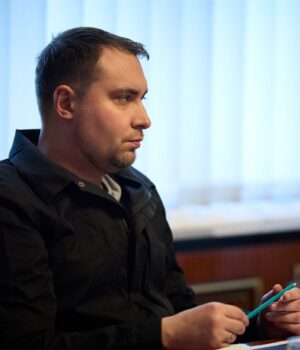 3_facebook_com_zelenskyy_official_68f75fa23f9ec4324d0e33d7895e13fc_1300x820.jpg Чи віддасть Україна території? Буданов дав категоричну відповідь про поступки РФ