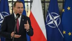 Польща та її зовнішня політика: ключові тези виступу Радослава Сікорського “Польща-партнери-США,-але-не-лохи”-Що-Сікорський-сказав-про-війну,-Росію-та-українських-біженців.