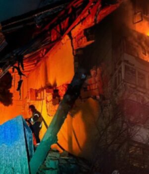 000MEGL4GNXR20S0-C461.jpg Rosjanie ostrzelali Ukrainę. Pożary i eksplozje, wśród wielu rannych są dzieci