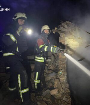 РФ-вдарила-по-Україні-дронами:-у-двох-портах-масштабні-пожежі,-поранена-3-річна-дитина