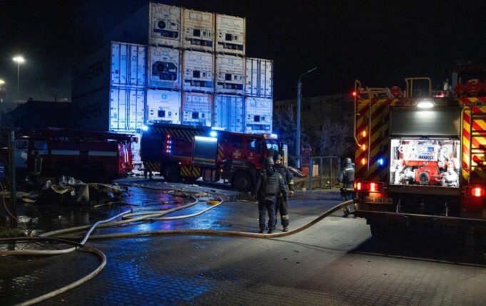 Атака дронів на Одещину: постраждали двоє людей та зруйновано дитсадок РФ вдарила дронами по Одещині: пошкоджені порт та будинки, зруйнований дитсадок