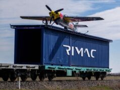 Пілот вперше приземлив літак на рухомий поїзд — відео Пілот-вперше-приземлив-літак-на рухомий-поїзд —-відео