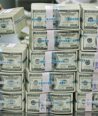 Компанія Paramount виграла гонку за придбання Warner Bros: про яку суму йдеться Компанія-paramount-виграла-гонку-за-придбання-warner-bros:-про-яку-суму-йдеться