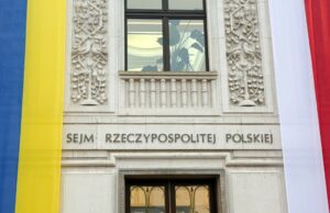 Польський Сейм висловив солідарність з Україною в четверту річницю агресії Росії Sejm przyjął uchwałę w sprawie Ukrainy. Tylko jeden poseł zagłosował przeciwko