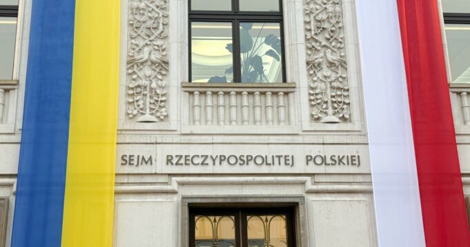 Польський Сейм висловив солідарність з Україною в четверту річницю агресії Росії Sejm przyjął uchwałę w sprawie Ukrainy. Tylko jeden poseł zagłosował przeciwko