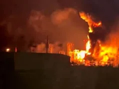 Атака безпілотників спричинила масштабну пожежу на НПЗ у Краснодарському краї Масштабна-пожежа-спалахнула-на-НПЗ-у-краснодарському-краї-через-атаку-безпілотників