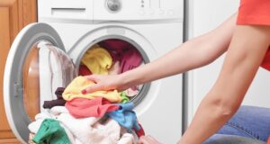 Навіщо додавати оцет у пральну машину: несподівані переваги для білизни Навіщо-додавати-оцет-у-пральну-машину:-несподівані-переваги-для-білизни