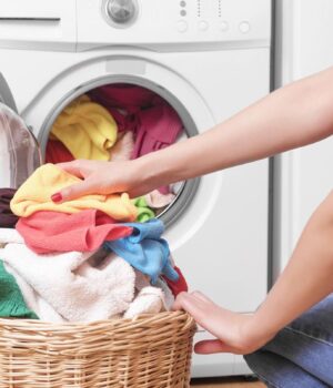 Навіщо-додавати-оцет-у-пральну-машину:-несподівані-переваги-для-білизни