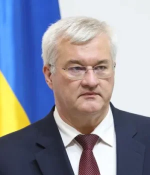 Україна підтримує народ Ірану і закликає своїх громадян залишити країну