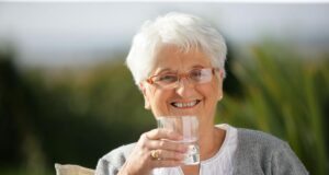 Лікарі назвали найкращу ранкову звичку для людей після 50 років Лікарі-назвали-найкращу-ранкову-звичку-для-людей-після-50-років