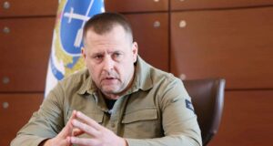 Російські дрони атакували Дніпро: один з них впав біля будинку мера Збитий “Шахед” впав за 10 метрів від будинку мера Дніпра (фото)