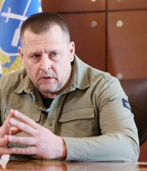 Збитий “Шахед” впав за 10 метрів від будинку мера Дніпра (фото)