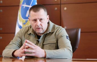 Російські дрони атакували Дніпро: один з них впав біля будинку мера Збитий “Шахед” впав за 10 метрів від будинку мера Дніпра (фото)