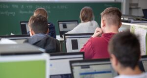 У Росії видано підручник з безпілотників для старшокласників Новий підручник із дронів з’явиться і на окупованих територіях – чого навчатимуть дітей