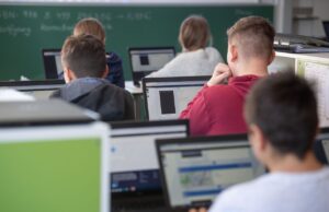 У Росії видано підручник з безпілотників для старшокласників Новий підручник із дронів з’явиться і на окупованих територіях – чого навчатимуть дітей