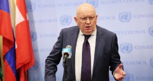 Росія закликає до припинення вогню на Близькому Сході під час засідання Радбезу ООН Небензя в Нью-Йорку раптом став “головним миротворцем”: що Росія вимагає в ООН