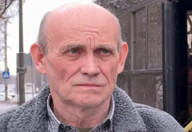 Водій-переселенець у Луцьку щодня зупиняє тролейбус під час хвилини мовчання. ВІДЕО Водій-переселенець-у-Луцьку-щодня-зупиняє-тролейбус-під-час-хвилини-мовчання.-ВІДЕО