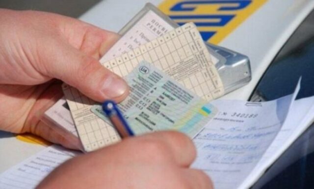 Перевищив швидкість і попався: у Луцьку водій, який їхав без прав, збідніє на 40 тисяч Перевищив-швидкість-і-попався:-у-Луцьку-водій,-який-їхав-без-прав,-збідніє-на-40-тисяч